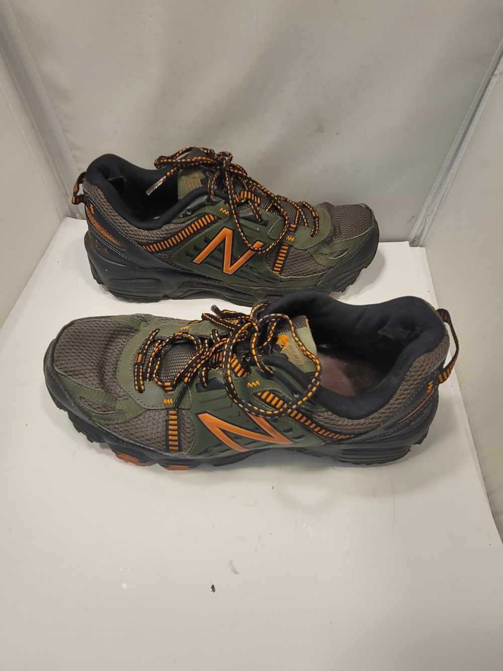 New Balance Mens Special Edition Olive Green and Orange Trail Sneakers 10.5